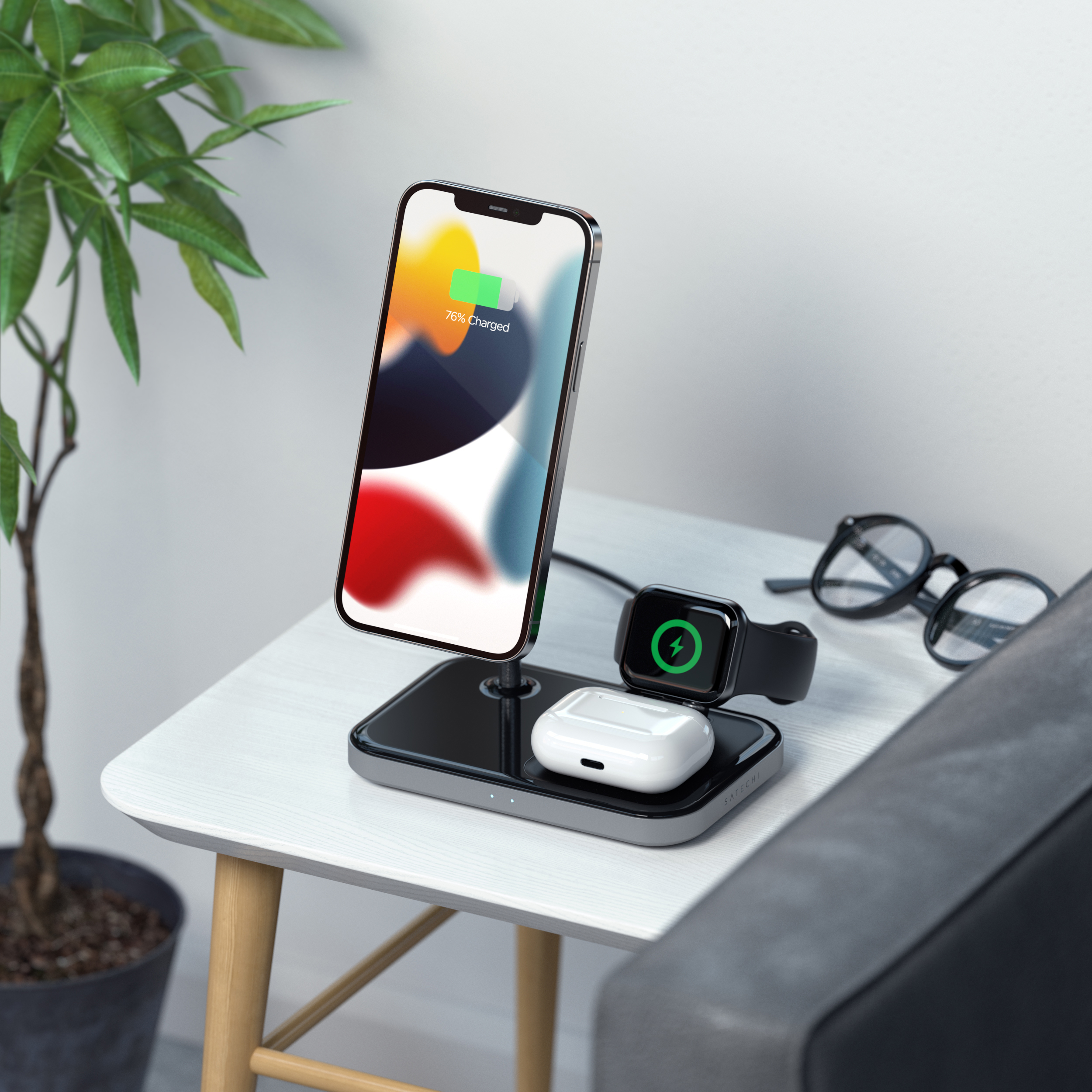 700499_Satechi-Magnetic-3-in-1-Wireless-Charging-Stand_05
