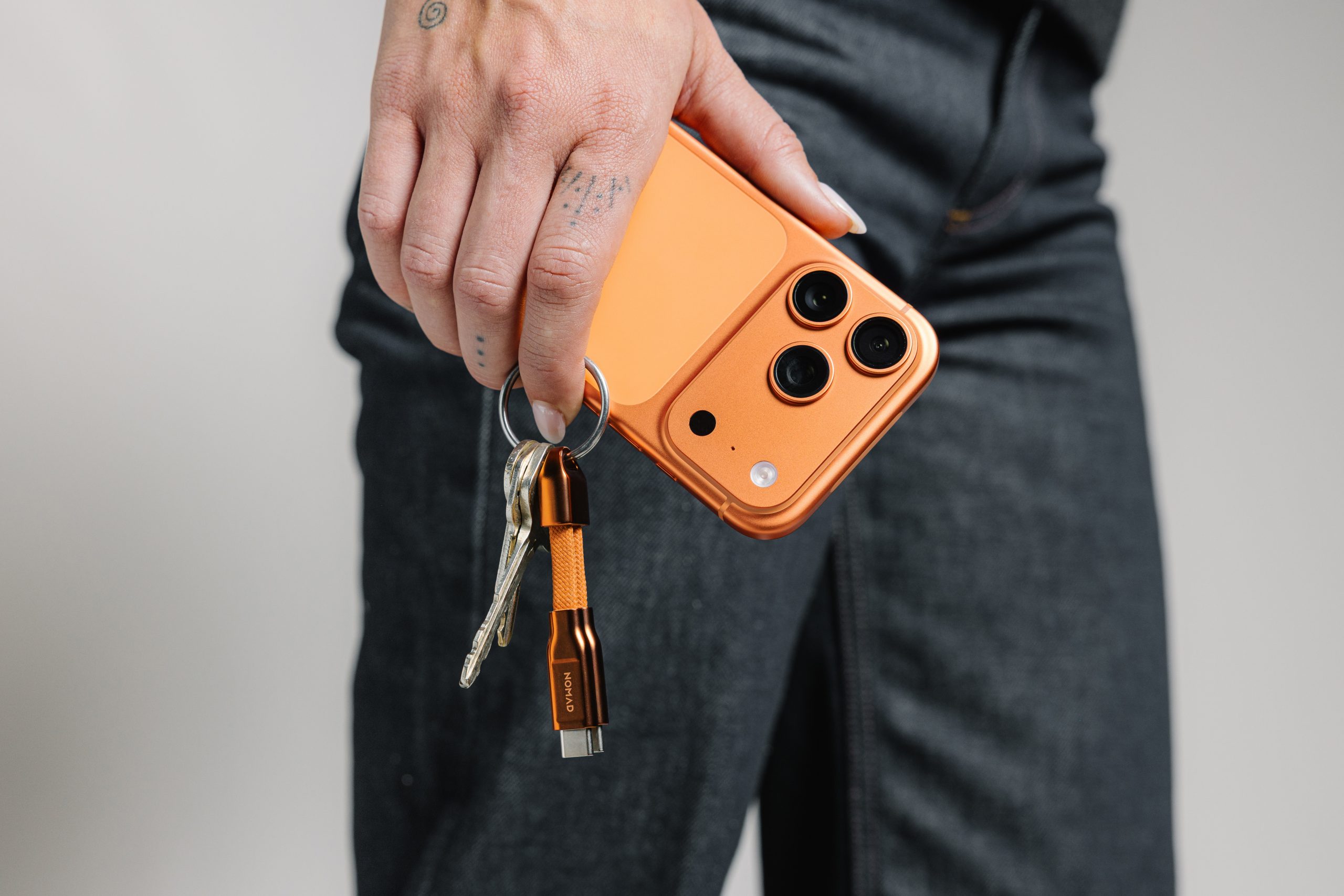 228358_Nomad ChargeKey USB-C to USB-C Charging Cable Stellar Orange_06